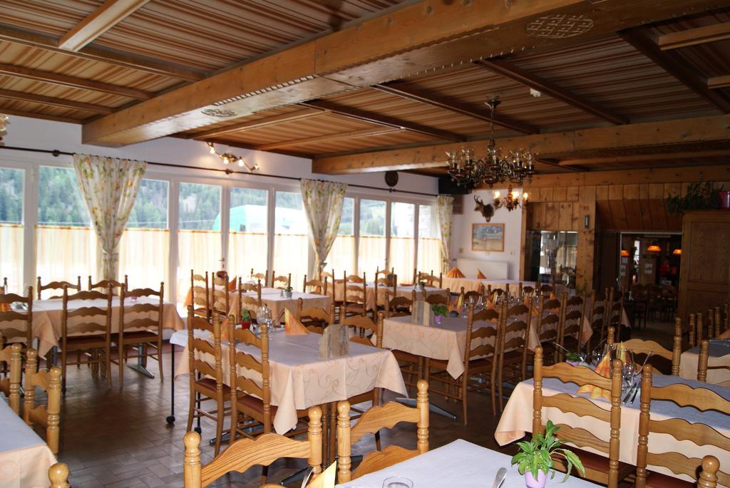 Hotel Restaurant Du Cret Бург-Сен-Пьер Экстерьер фото