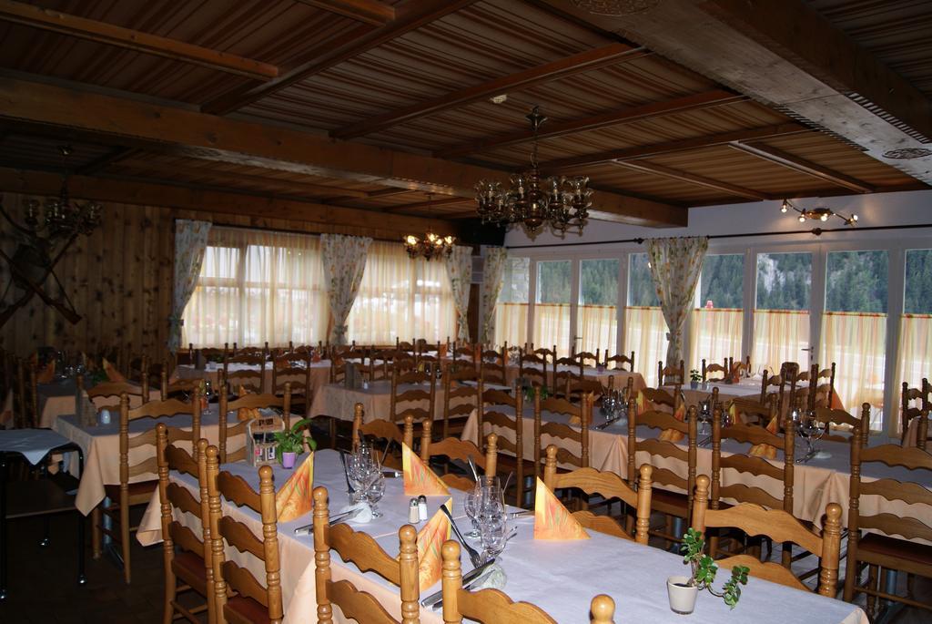 Hotel Restaurant Du Cret Бург-Сен-Пьер Экстерьер фото