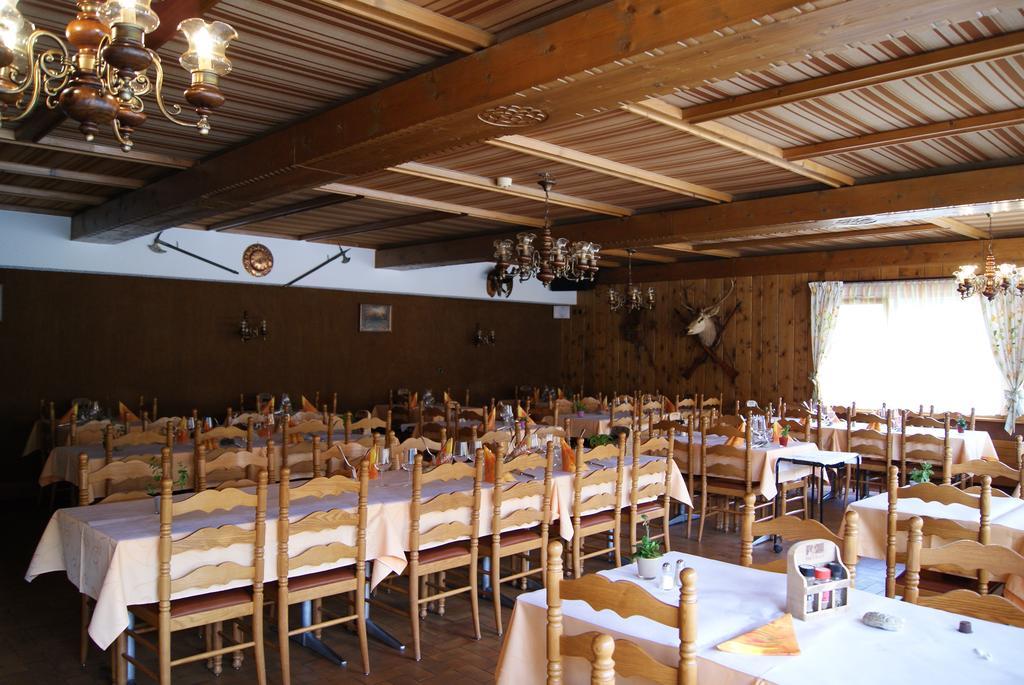 Hotel Restaurant Du Cret Бург-Сен-Пьер Экстерьер фото