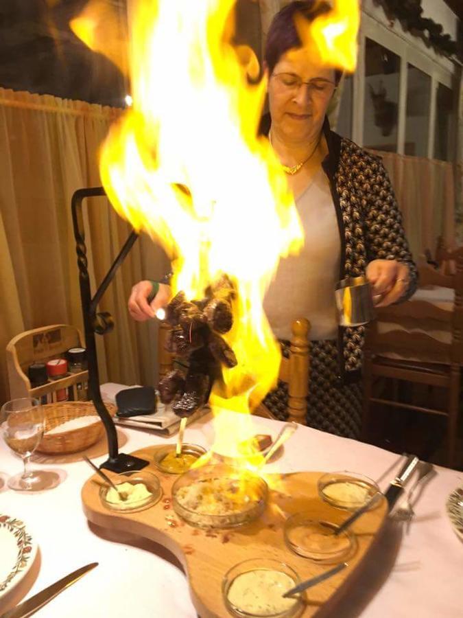 Hotel Restaurant Du Cret Бург-Сен-Пьер Экстерьер фото